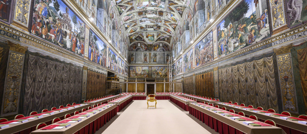 CIUDAD DEL VATICANO, 06/05/2025.- Los 133 cardenales que elegirán al nuevo papa se encerrarán desde mañana en la Capilla Sixtina, ante el fresco de Juicio Final de Miguel Ángel y donde todo está ya preparado, aseguró hoy la directora de los Museos Vaticanos, Barbara Jatta. EFE/ Vatican Media SÓLO USO EDITORIAL / SÓLO DISPONIBLE PARA ILUSTRAR LA NOTICIA QUE ACOMPAÑA (CRÉDITO OBLIGATORIO)