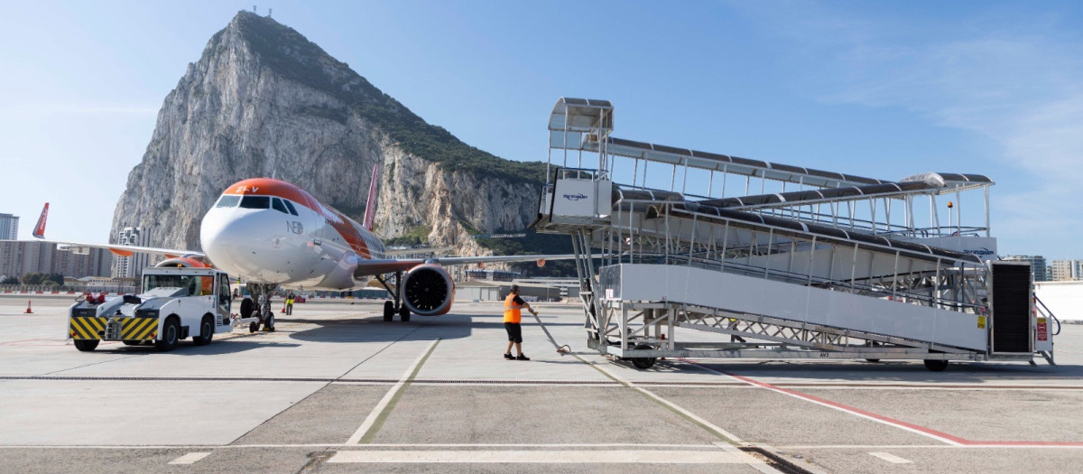 Vista del aeropuerto de Gibraltar con el Peñón al fondo.

INFOGIBRALTAR
03/5/2024