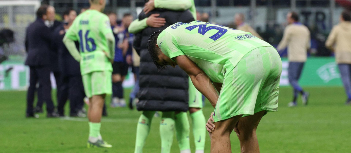 Los jugadores del Barcelona lamentan la eliminación