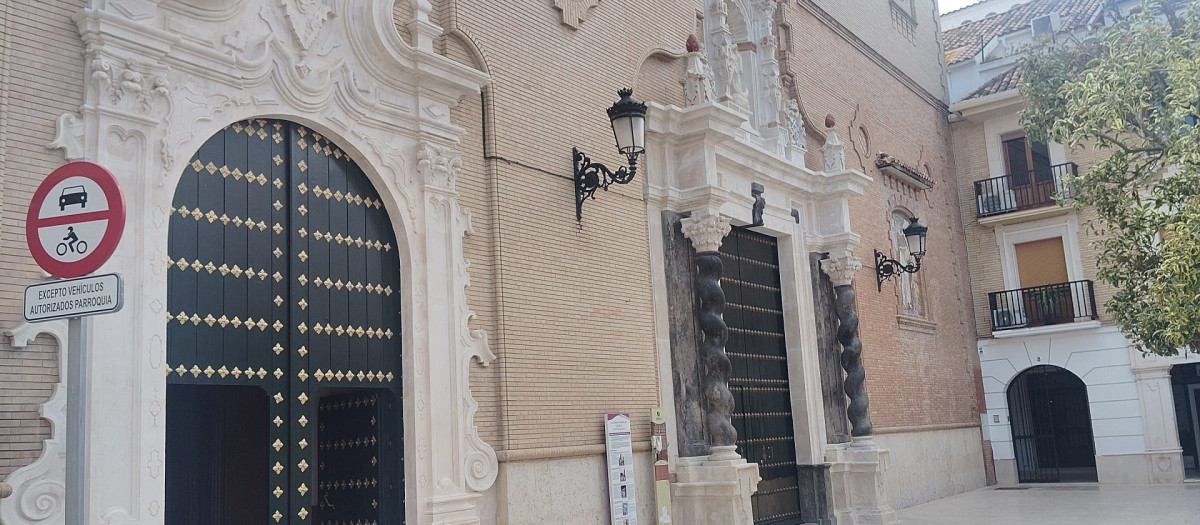 Portada de la iglesia de Santo Domingo en Cabra