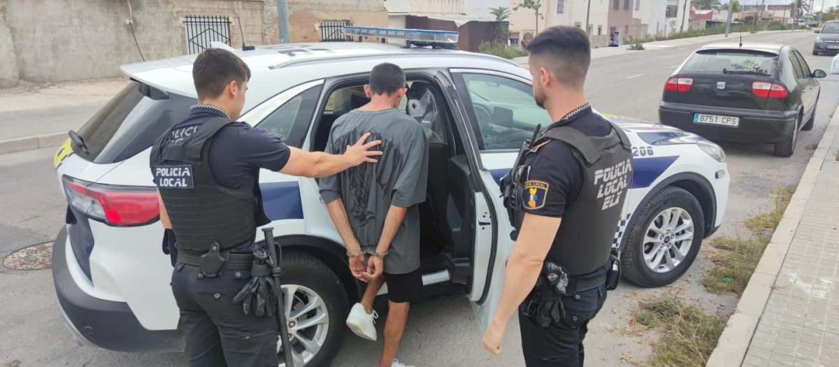 Actuación de la Policía Local de Elche, en una imagen de archivo.