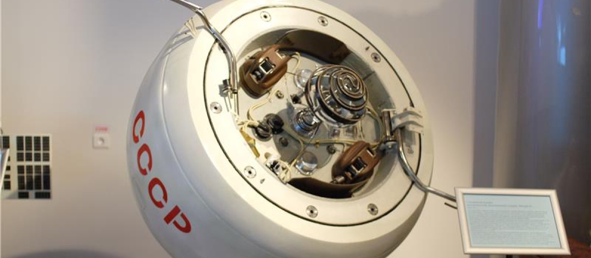 Réplica de la sonda espacial soviética Cosmos 482 lanzada al espacio en 1972 para explorar Venus