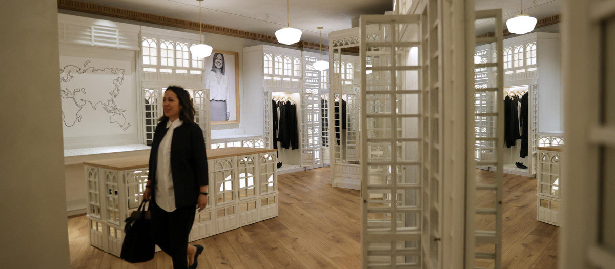 Interior de la tienda más antigua de Zara, ubicada en La Coruña, tras su reforma