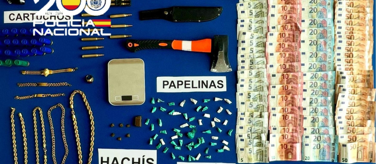 Droga, dinero y otros objetos incautados en una operación contra el tráfico de drogas en Jerez de la Frontera (Cádiz).
REMITIDA / HANDOUT por POLICÍA NACIONAL
Fotografía remitida a medios de comunicación exclusivamente para ilustrar la noticia a la que hace referencia la imagen, y citando la procedencia de la imagen en la firma
09/5/2025