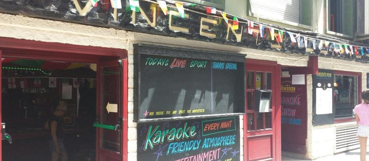 Fachada de un pub de Benidorm
