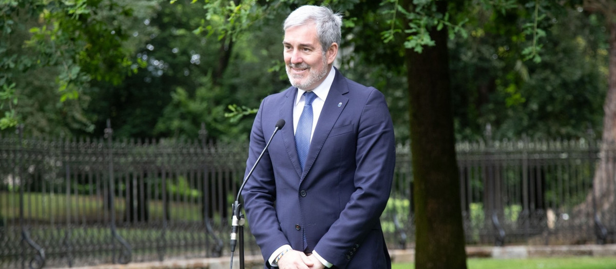 El presidente de Canarias, Fernando Clavijo, ha destacado que el acto de jura del jeltzale Imanol Pradales como lehendakari representa "un día importante y feliz para el País Vasco y para el PNV"