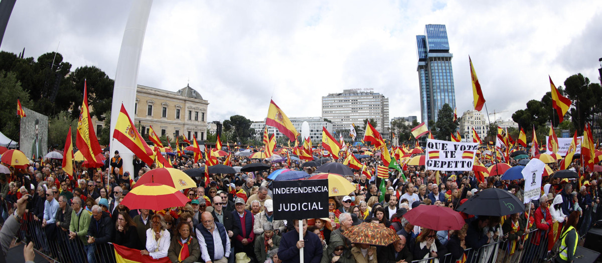 Aspecto de la plaza de Colón minutos antes del comienzo de la manifestación