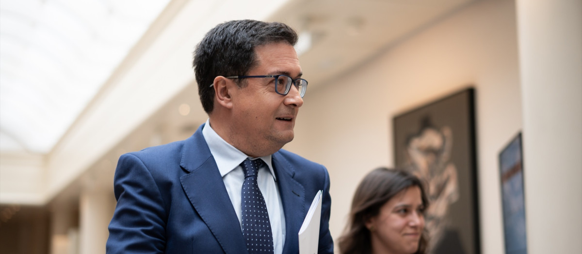 El ministro para la Transformación Digital y de la Función Pública, Óscar López, a su llegada a una sesión de control en el Senado