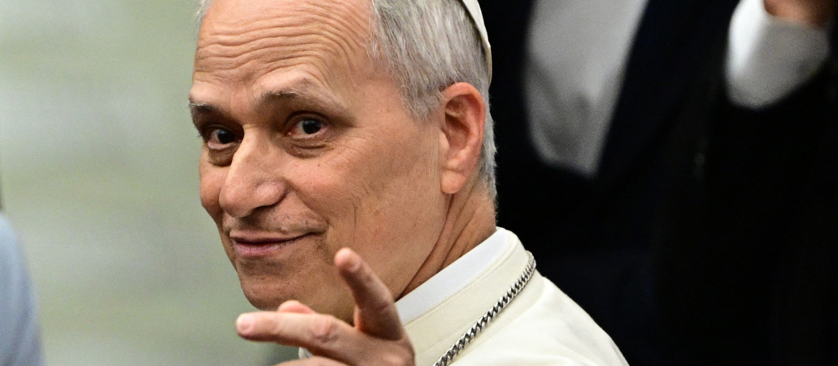 Pope Leo XIV gestures during an audience to representatives of the media, at Paul-VI hall in The Vatican, on May 12, 2025. (Photo by Tiziana FABI / AFP)