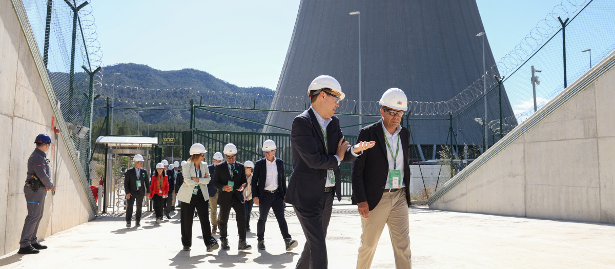 El presidente de la Generalitat, Carlos Mazón, en su visita a la central nuclear de Cofrentes