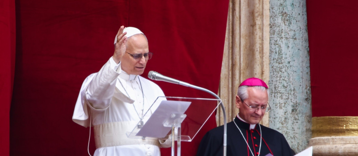 El Papa León XIV durante el rezo del Regina Coeli