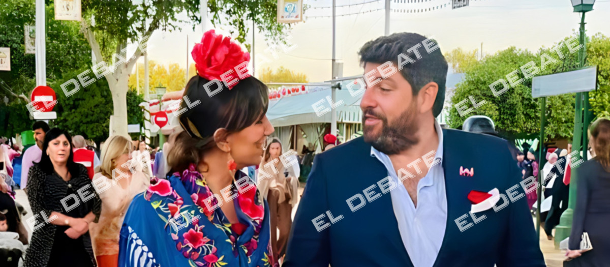 Fernando López Miras, en la Feria de Abril de Sevilla, con su novia