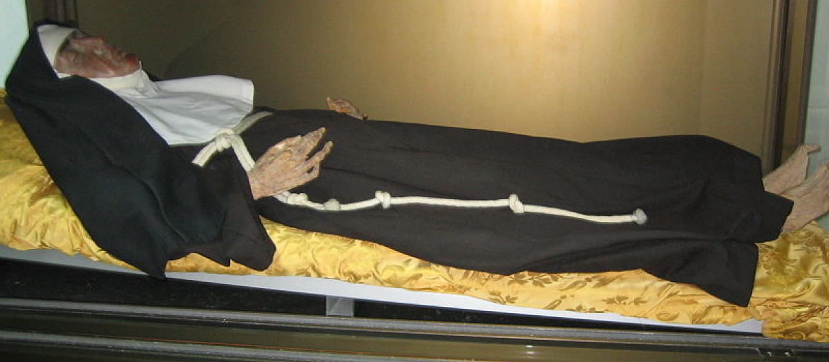 El cuerpo de Sor Úrsula expuesto en el convento de las Capuchinas de Alicante