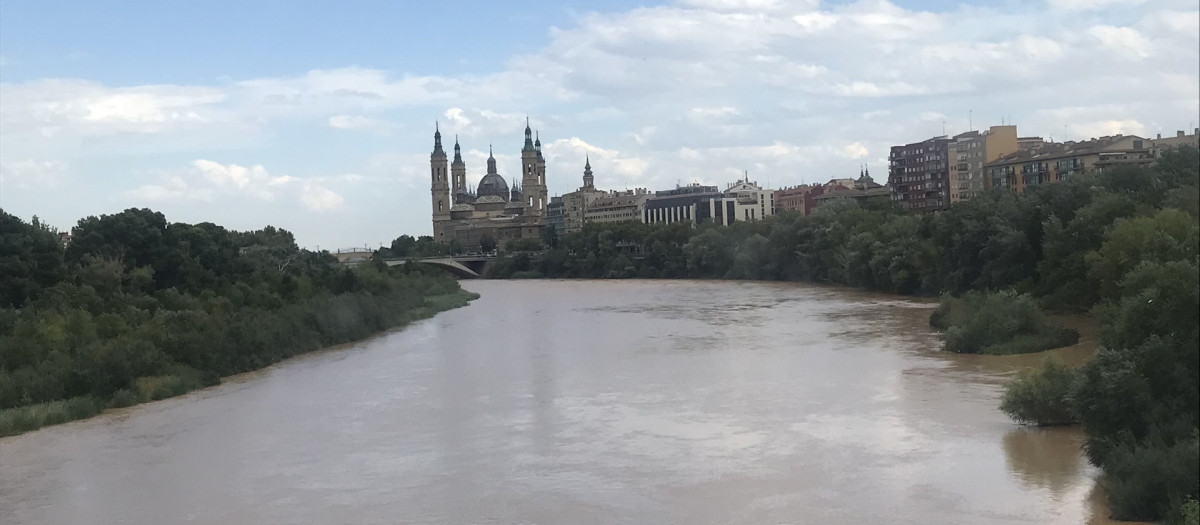 Crecida del Ebro a su paso por Zaragoza