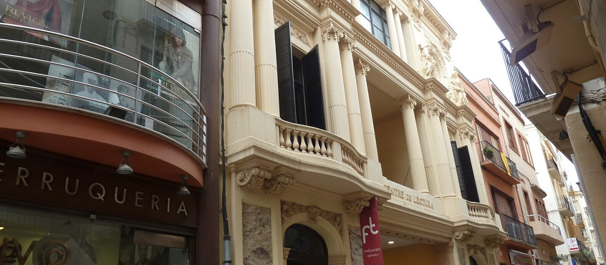 Vista de la fachada del Centro de Lectura de Reus