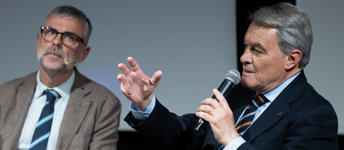 El expresidente de la Generalitat Artur Mas en un el acto 'De vocación, político' junto con el exconseller Xavier Vila y el exlehendakari Iñigo Urkullu

DAVID ZORRAKINO - EUROPA PRESS
13/5/2025