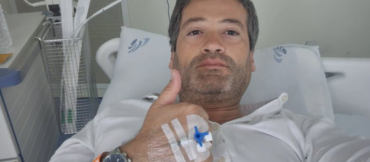 André Ventura, líder de Chega en Portugal, durante su hospitalización