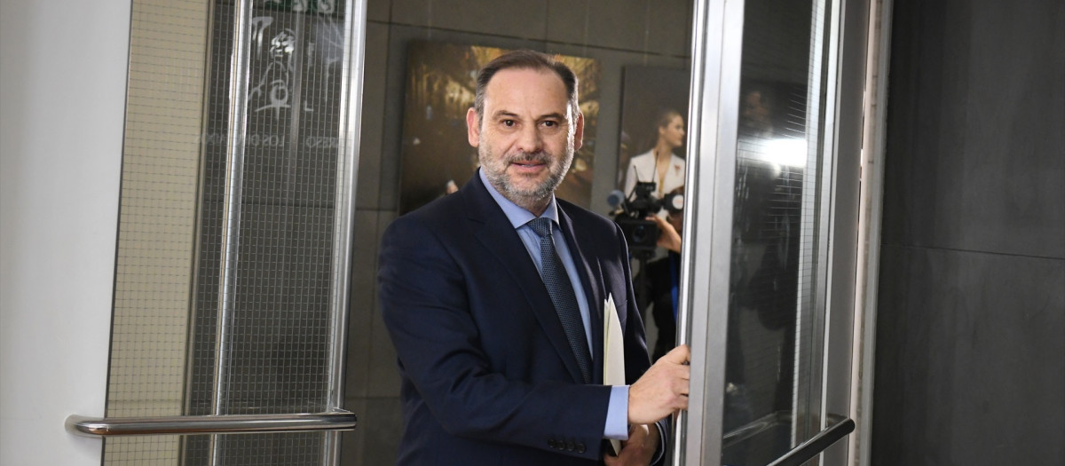 El exministro José Luis Ábalos durante una rueda de prensa en el Congreso de los Diputados