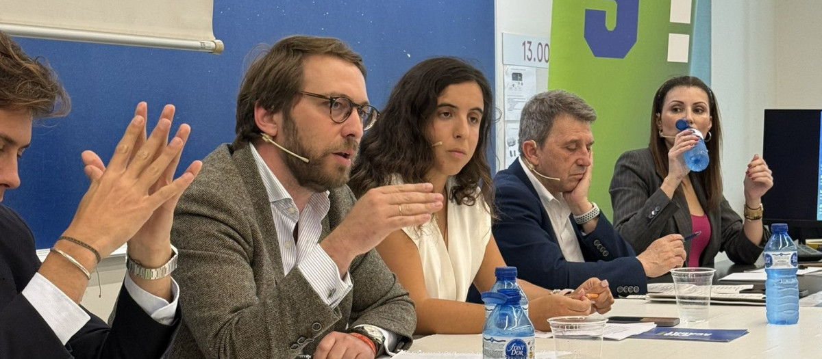 Alberto Tarradas, Javier Martínez-Fresneda, Andrea Llopart, José Domingo y Lorena Roldán, en la UPF