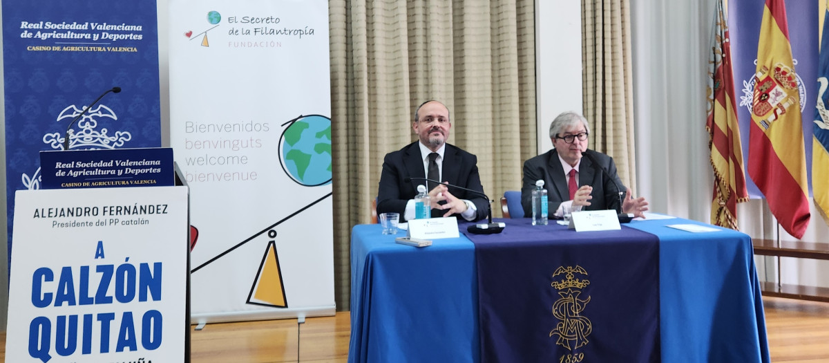 Alejandro Fernández y Luis Trigo, en la presentación del libro A Calzón Quitao