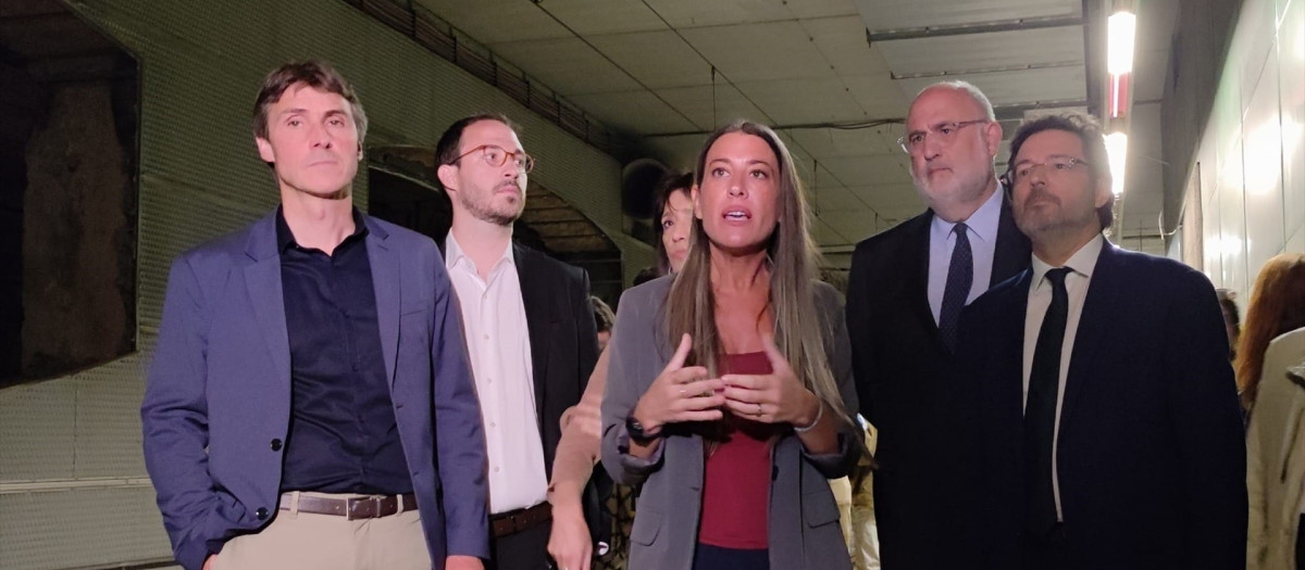 La líder de Junts en el Congreso, Miriam Nogueras, junto con Isidre Gavin y otros diputados