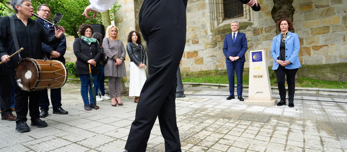 Acto de inauguración del nuevo mojón en Bilbao
