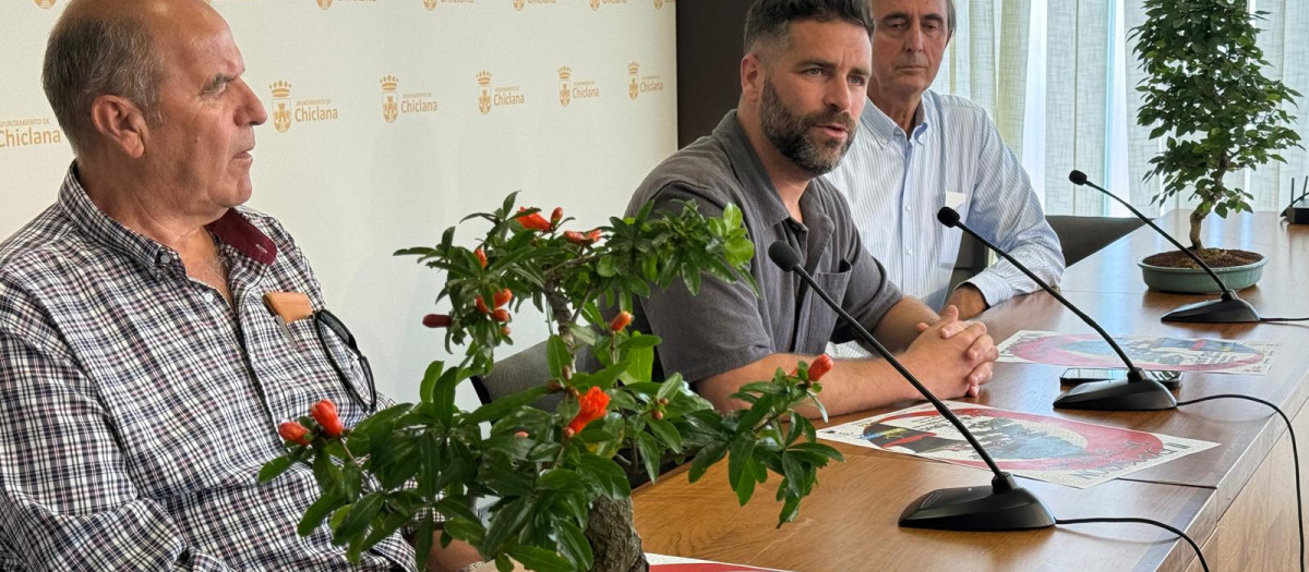 Presentación de la Exposición de Bonsáis.