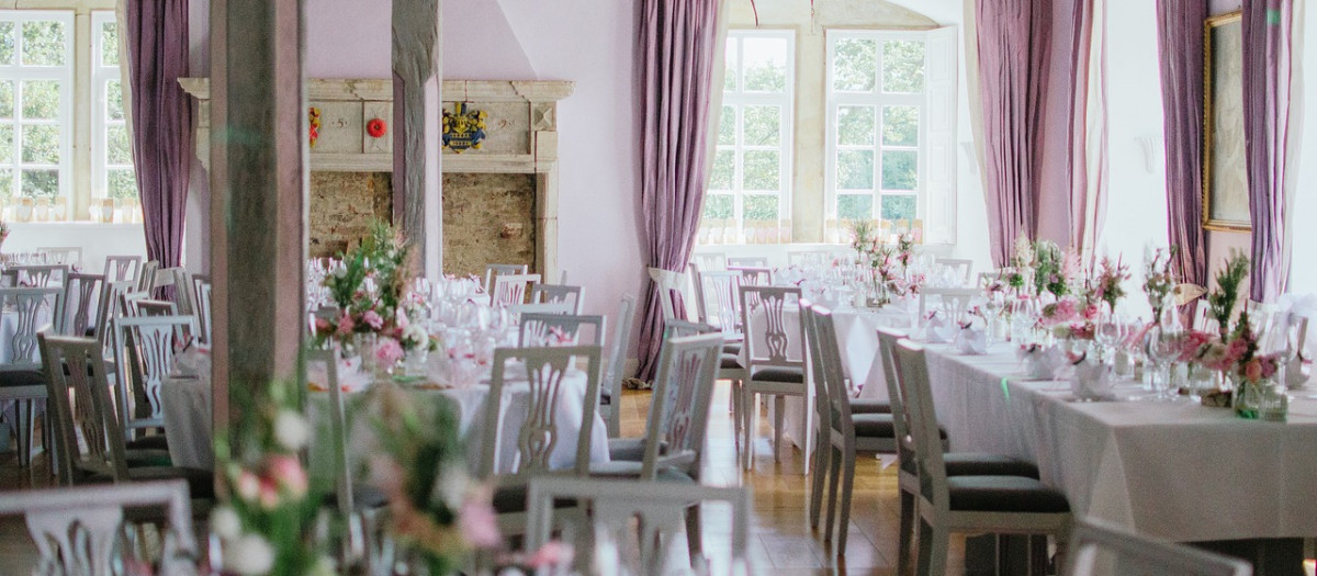 Comedor de un salón de celebraciones de boda