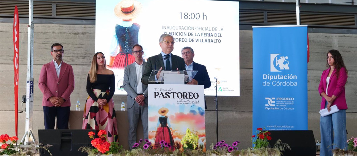 El presidente de la Diputación de Córdoba, Salvador Fuentes, en la inauguración de la XI edición de la Feria del Pastoreo de Villaralto..

El presidente de la Diputación de Córdoba, Salvador Fuentes, ha asistido este viernes a la inauguración de la XI edición de la Feria del Pastoreo de Villaralto (Córdoba), acto durante el que ha reivindicado la importancia de este evento y del sector ganadero en la provincia, recordando el respaldo que ofrece al mismo la institución provincial.

POLITICA 
DIPUTACIÓN DE CÓRDOBA