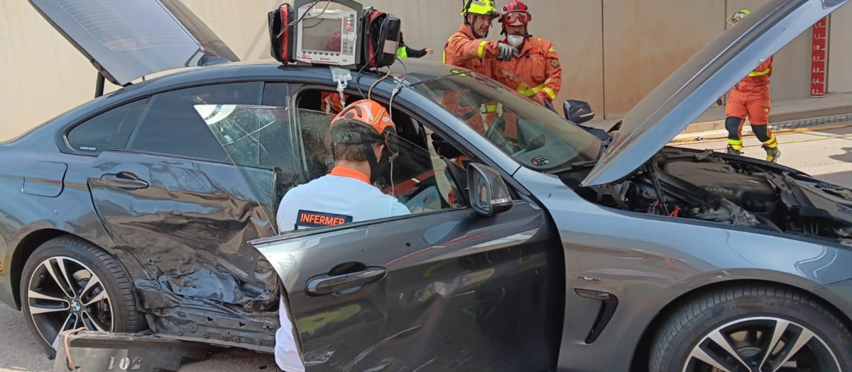Cinco heridos tras sufrir un accidente de tráfico en Torrente
REMITIDA / HANDOUT por CONSORCIO PROVINCIAL DE BOMBEROS DE VALENCIA
Fotografía remitida a medios de comunicación exclusivamente para ilustrar la noticia a la que hace referencia la imagen, y citando la procedencia de la imagen en la firma
18/5/2025