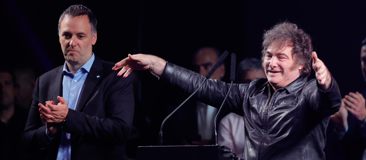 La Libertad Avanza, con Manuel Adorni como principal candidato, se impone con el 30 % de los votos