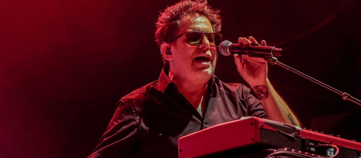 El cantautor Andrés Calamaro durante una actuación
