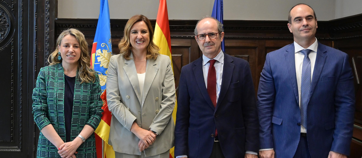 Firma del convenio entre el Ayuntamiento de Valencia y la Universidad CEU Cardenal Herrera (CEU-UCH).