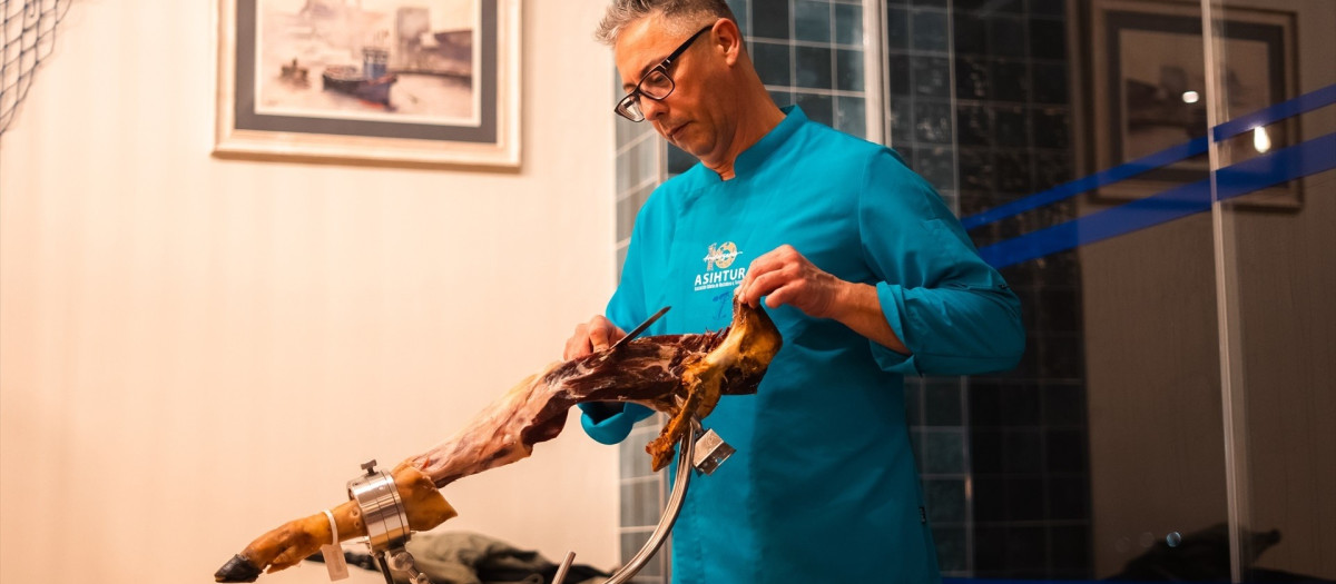 Imagen del maestro cortador de jamón Antonio González.