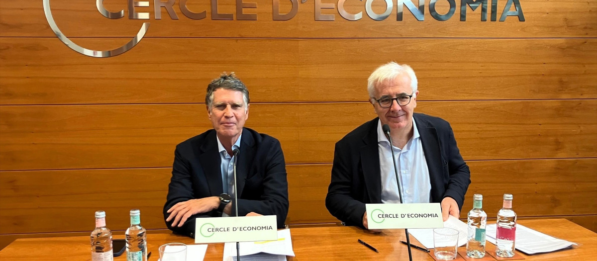 El presidente del Cercle d'Economia, Jaume Guardiola, y el director general, Miquel Nadal, este martes
20/5/2025