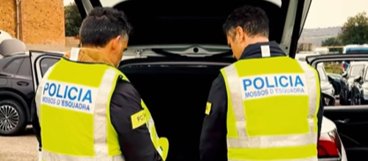 Imagen de dos de los agentes durante la presentación del modelo
