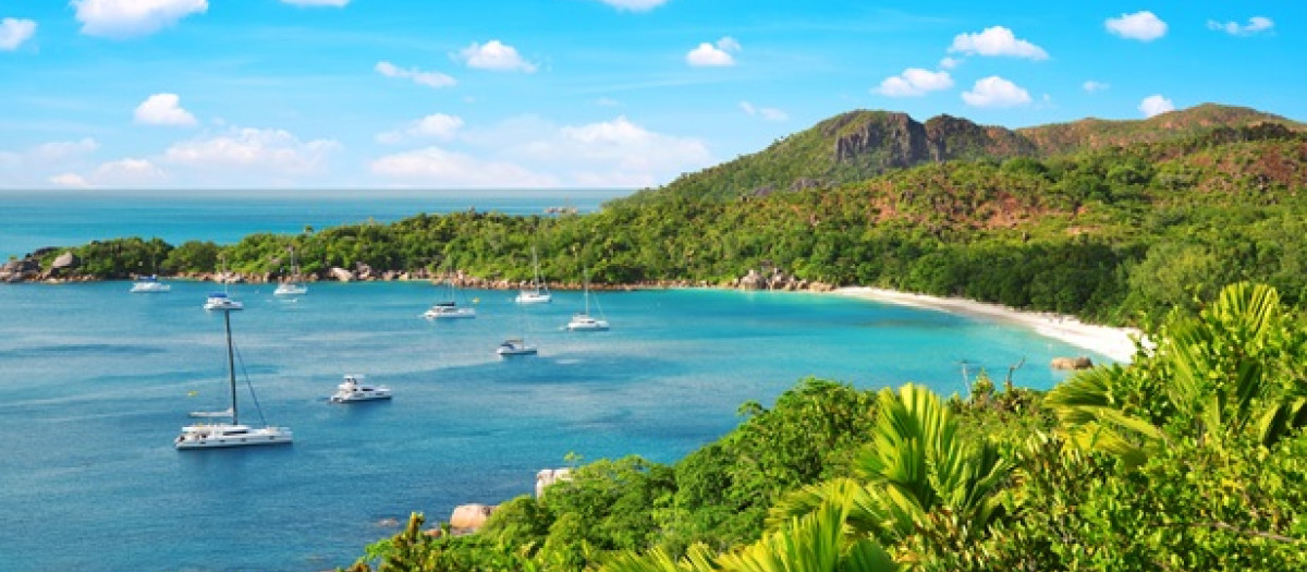 Vista sobre la playa de Anse Lazio en la isla Praslin.