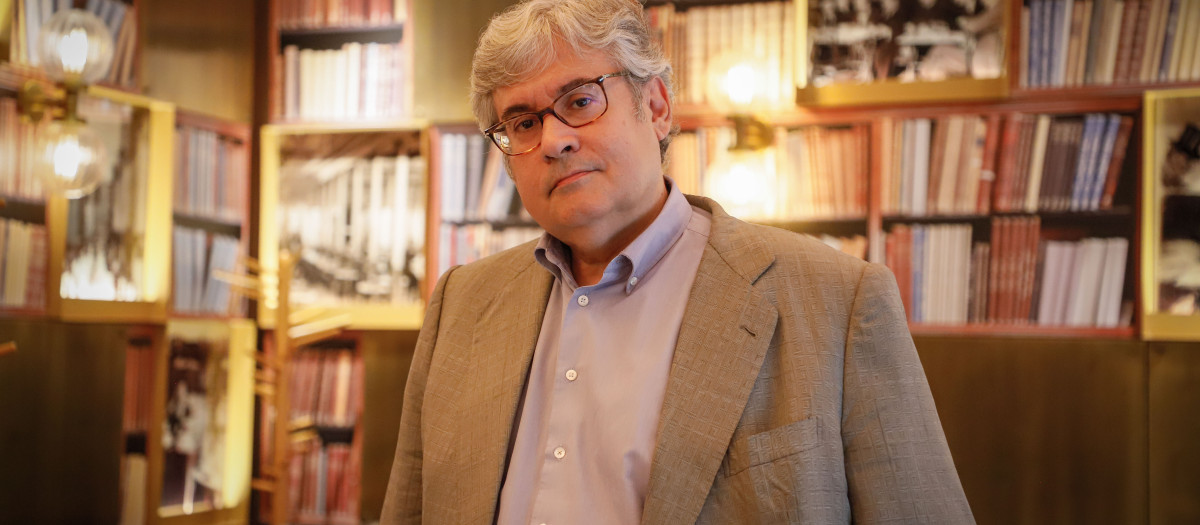 Juan Manuel de Prada en el café Varela