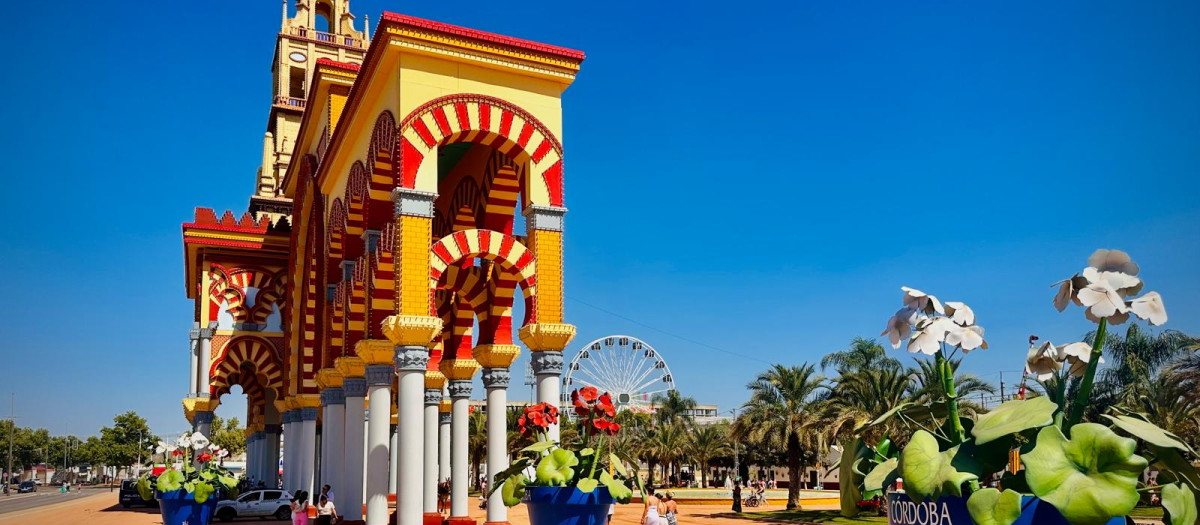 Portada de la feria, a preimra hora de la tarde del lunes