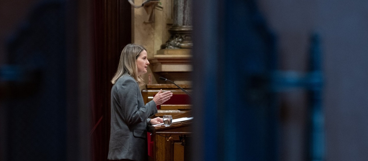 La consellera de Derechos Sociales, Mónica Martínez Bravo, en el Parlament