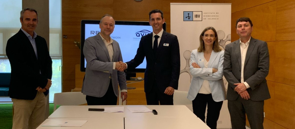 Firma acuerdo entre AVIA y REDIT Mobility