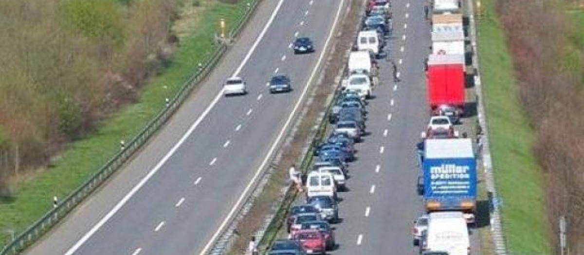 Para la creación del carril de emergencia también se usa el arcén