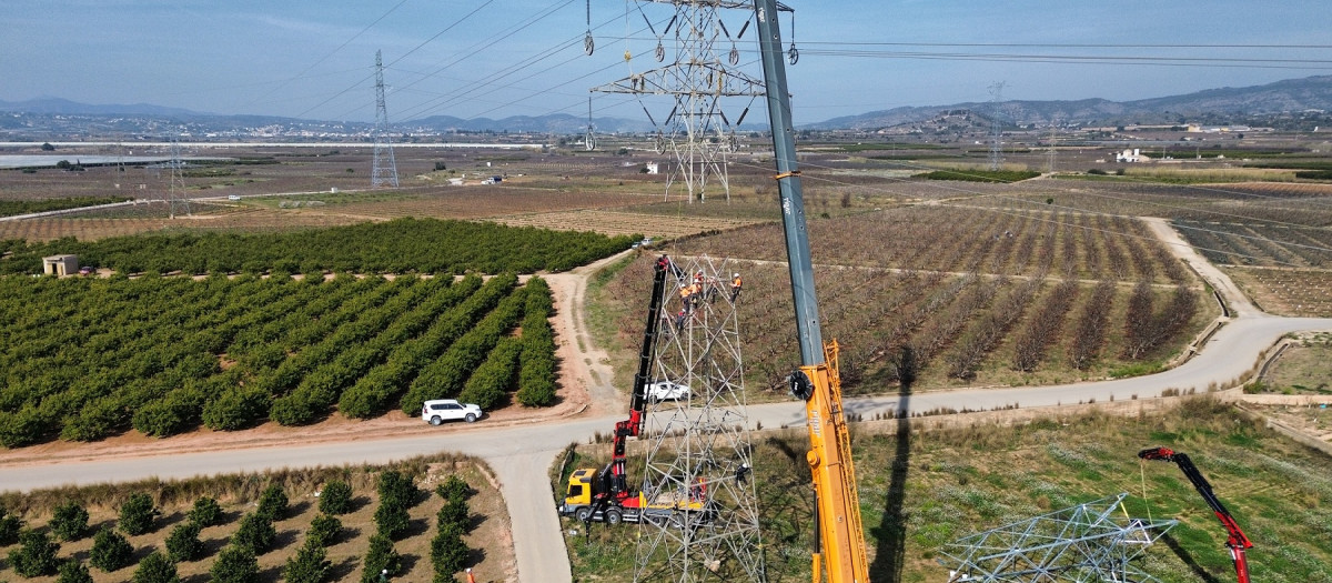 Trabajos alta tensión de Iberdrola en Carlet tras la dana