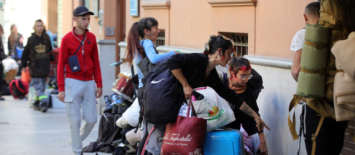 Desalojan a los okupas que llevaban seis meses instalados en un céntrico edificio de Granada