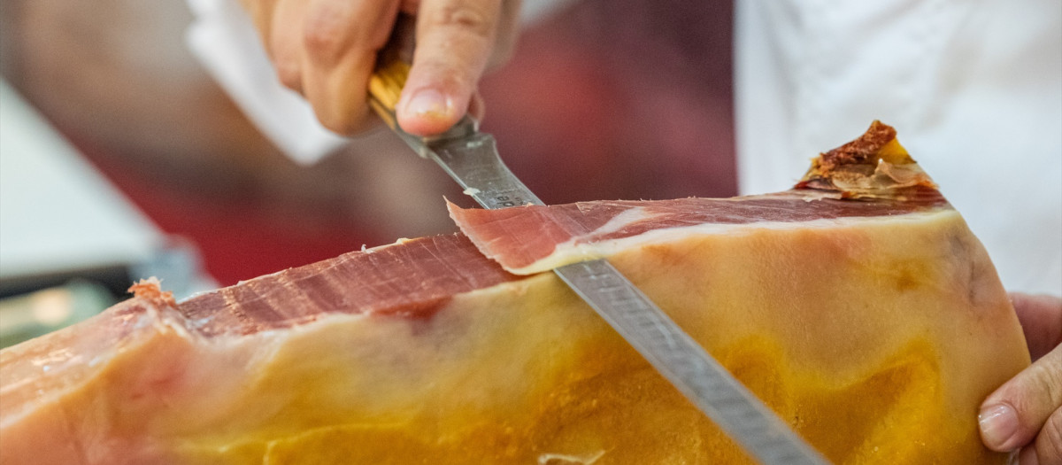 Foto de archivo de un jamón en Albacete