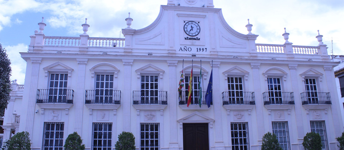 Fachada del Ayuntamiento de Cabra
