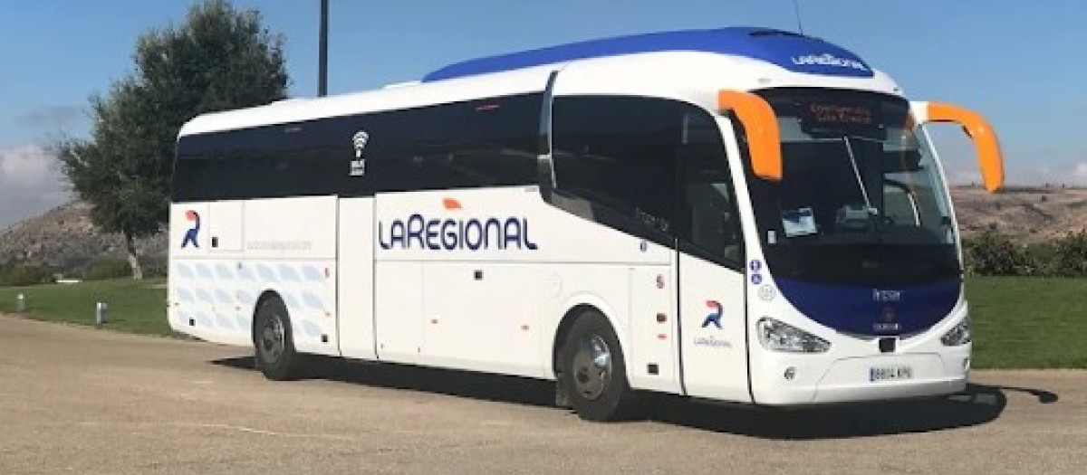 Un autobús de la empresa La Regional