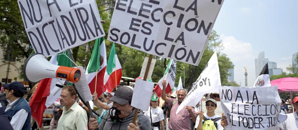 Miles se han manifestado en México en contra de la elección popular de jueces que consideran un «Fraude judicial»