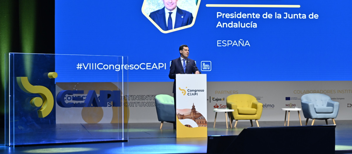 El presidente de la Junta, Juanma Moreno, durante su intervención en el VIII Congreso CEAPI