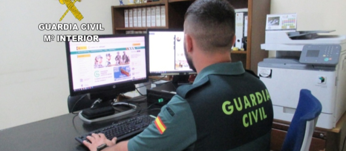Investigados tres jóvenes por gastar 10.000 euros en Sanxenxo con tarjetas conseguidas por fraude electrónico
REMITIDA / HANDOUT por GUARDIA CIVIL
Fotografía remitida a medios de comunicación exclusivamente para ilustrar la noticia a la que hace referencia la imagen, y citando la procedencia de la imagen en la firma
03/6/2025